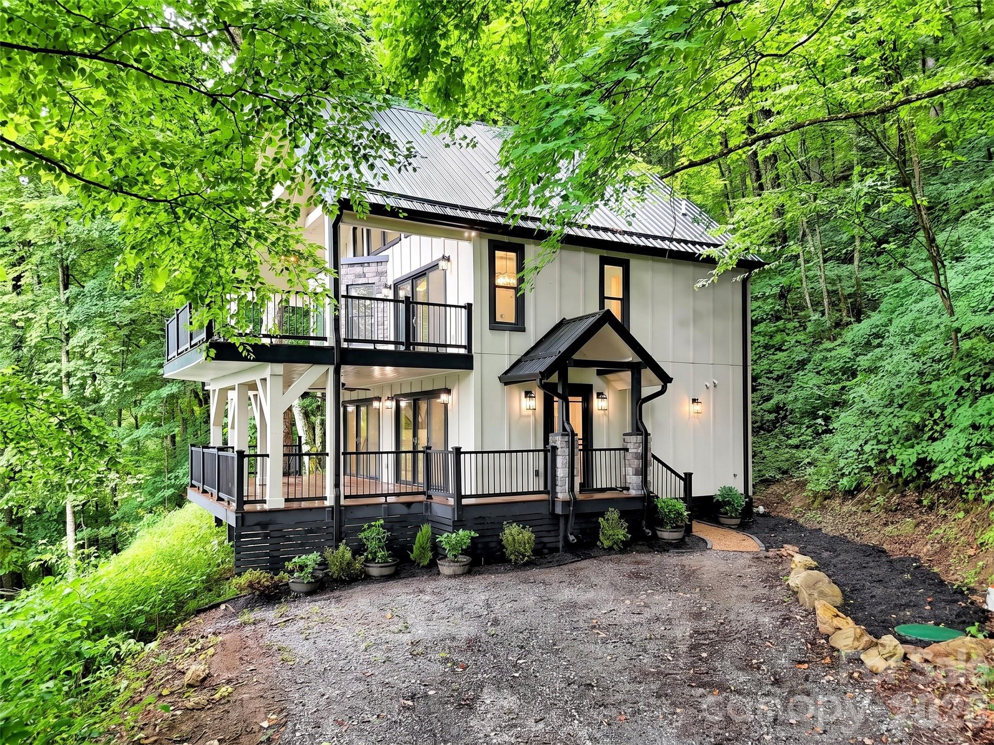 1551 Apple Creek Road