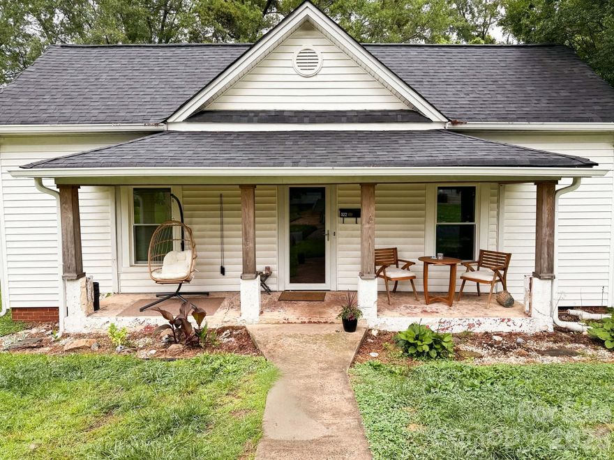 Beautifully maintained 2-bedroom, 1-bath home located in Kings Mountain, NC! This charming home features gorgeous hardwood floors throughout the living room and bedrooms, adding warmth and character to the space. Enjoy peace of mind with new windows installed throughout the home, providing energy efficiency and great natural light. The functional layout offers comfortable living with plenty of space for relaxing or entertaining. Conveniently located near local shopping, dining, and easy highway access, while still offering the charm of small-town living. This home is a wonderful opportunity you won’t want to miss!