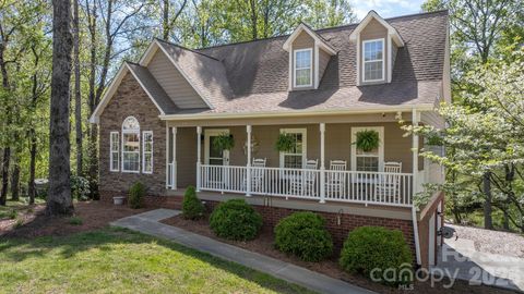 Photo of 104 Buck Shoals Circle, Hudson, NC 28638 (MLS # 4368354)