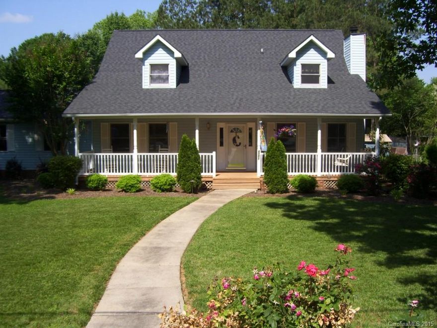 Beautifully maintained 3 bedroom 2 1/2 bath home near the hospital in Albemarle. Has a wonderful screened in porch to enjoy the pest free evenings. Located in a great neighborhood, definitely a must see!