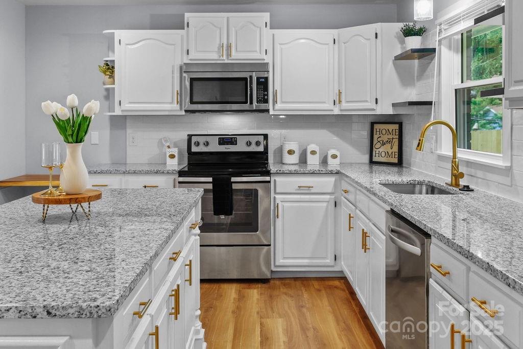 4009 Dunwoody Drive