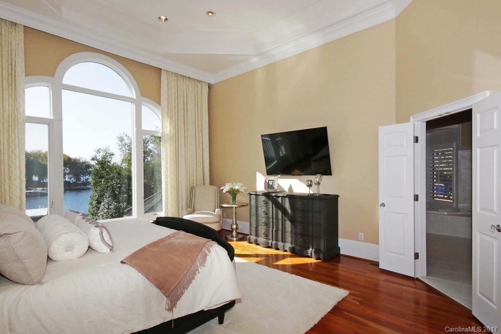 The Peninsula - Residential