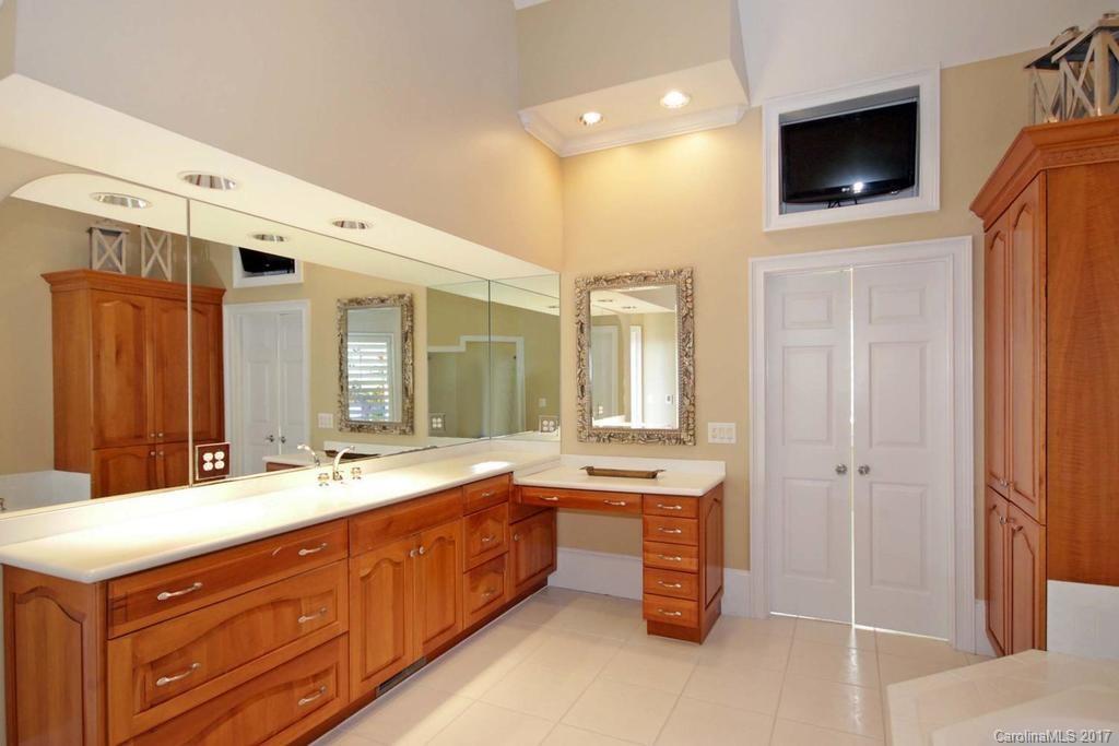 The Peninsula - Residential