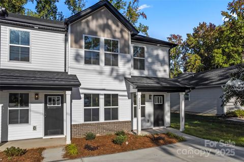 Photo of 2808 Old Steele Creek Road, Charlotte, NC 28208 (MLS # 4314602)