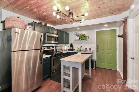 201 S Hoskins Road 315 Charlotte NC 28208