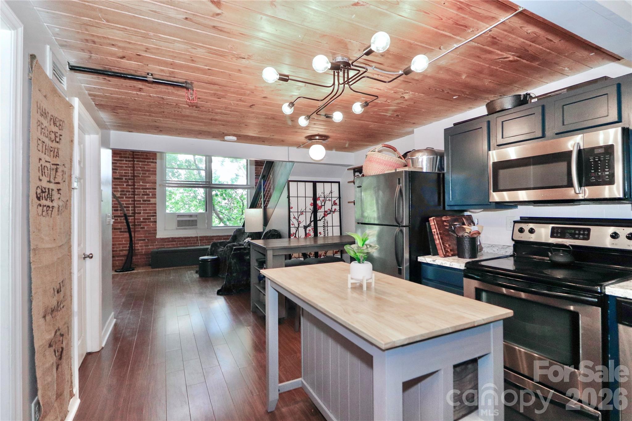 201 S Hoskins Road 315