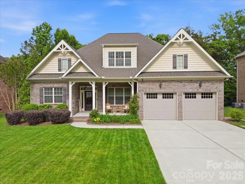 Photo of 4005 Stonehill Lane, Matthews, NC 28104 (MLS # 4380578)