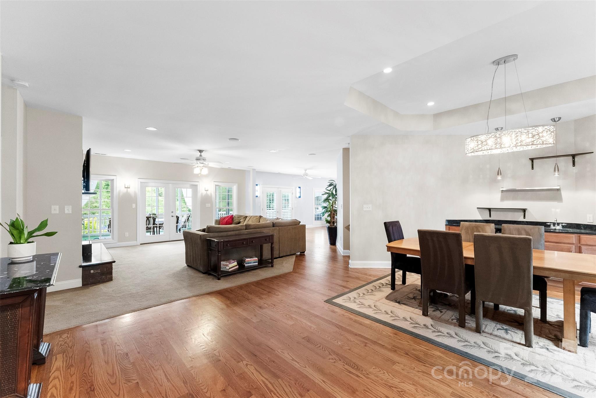 5418 Commodore Place