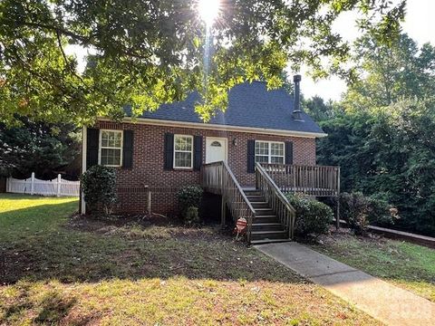 23 44th Avenue Place NE Hickory NC 28603