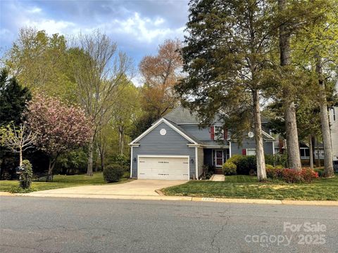 Photo of 12610 Angel Oak Drive, Huntersville, NC 28078 (MLS # 4257893)