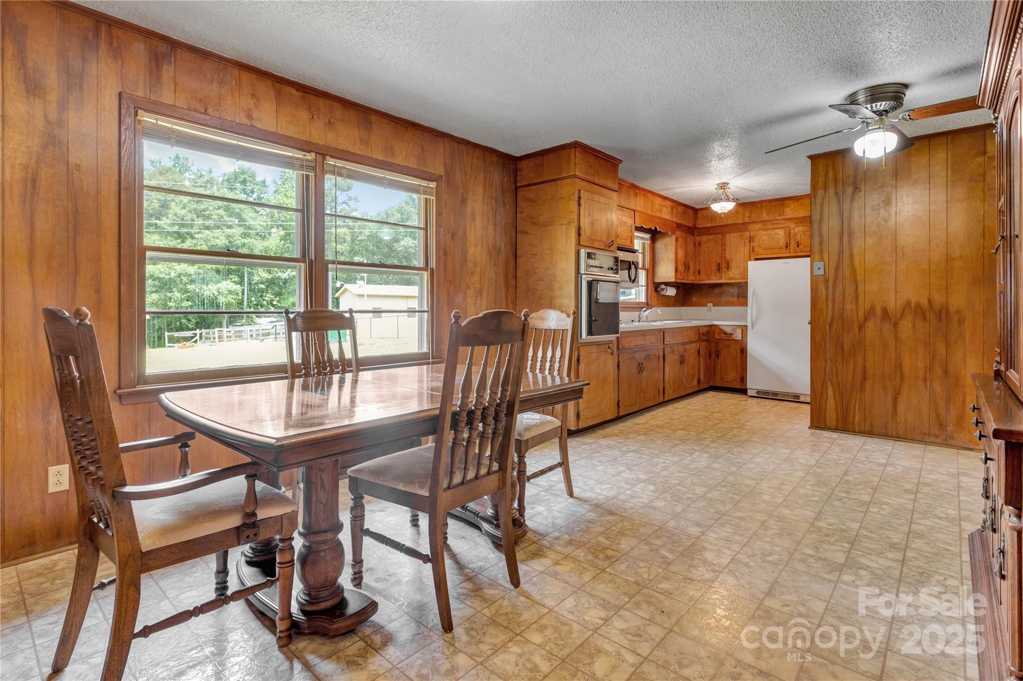 888 Stowe Lane