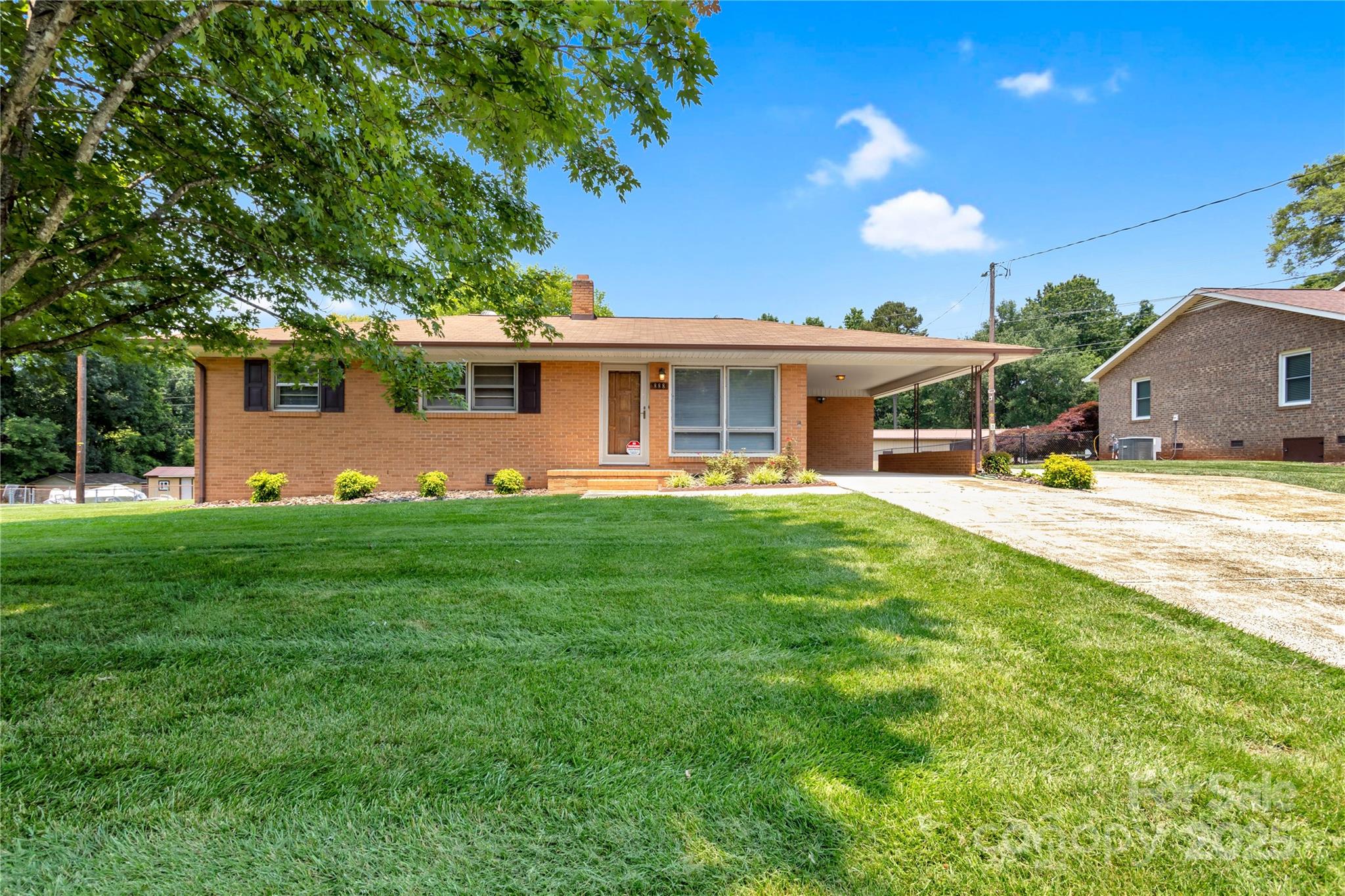 888 Stowe Lane