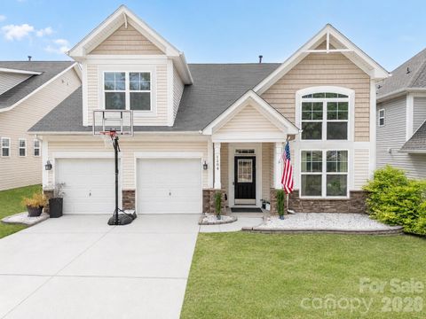 Photo of 1204 Woodglen Lane, Matthews, NC 28104 (MLS # 4374771)