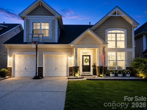 Photo of 1204 Woodglen Lane, Matthews, NC 28104 (MLS # 4374771)