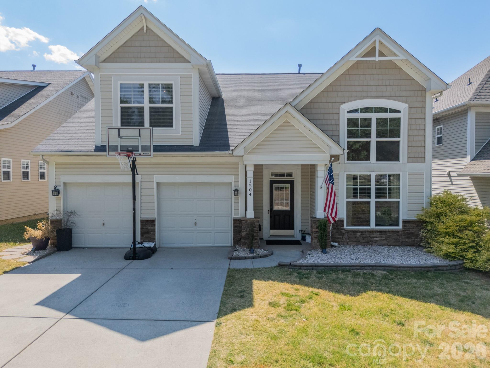 1204 Woodglen Lane