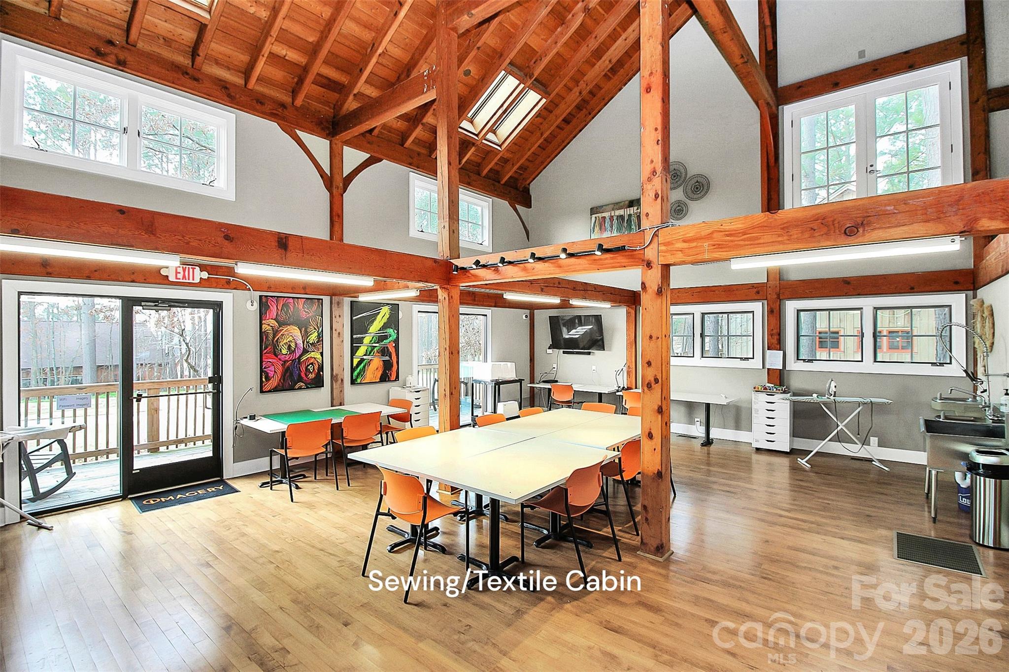 Imagery On Mtn Island - Residential