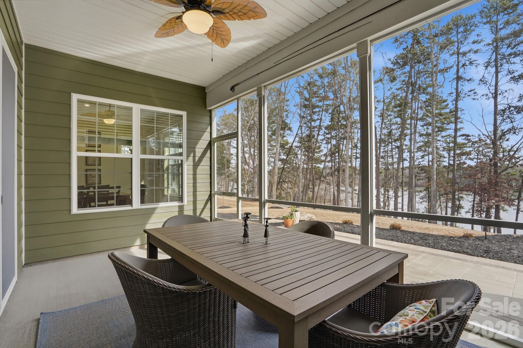 Imagery On Mtn Island - Residential