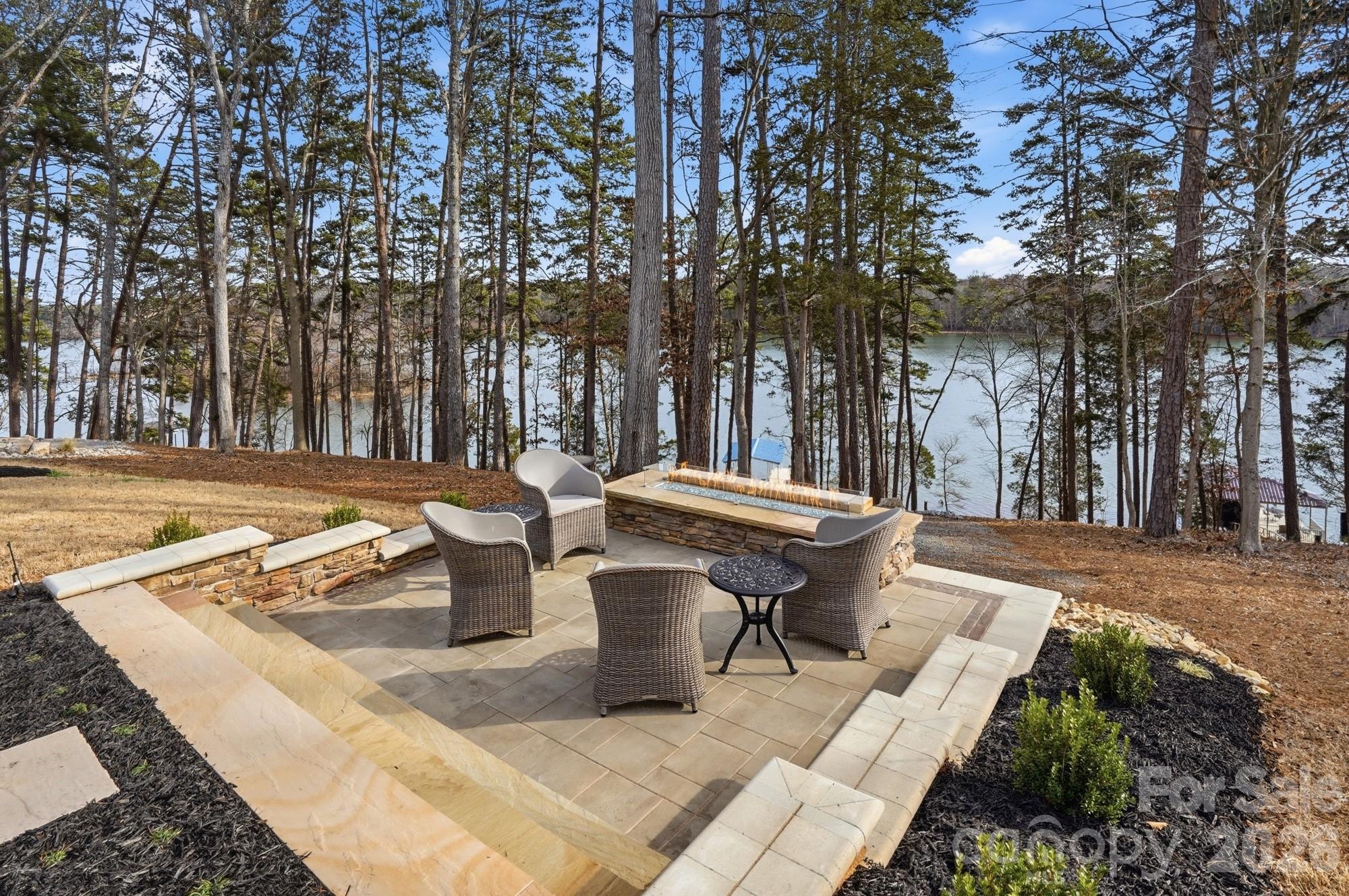 Imagery On Mtn Island - Residential