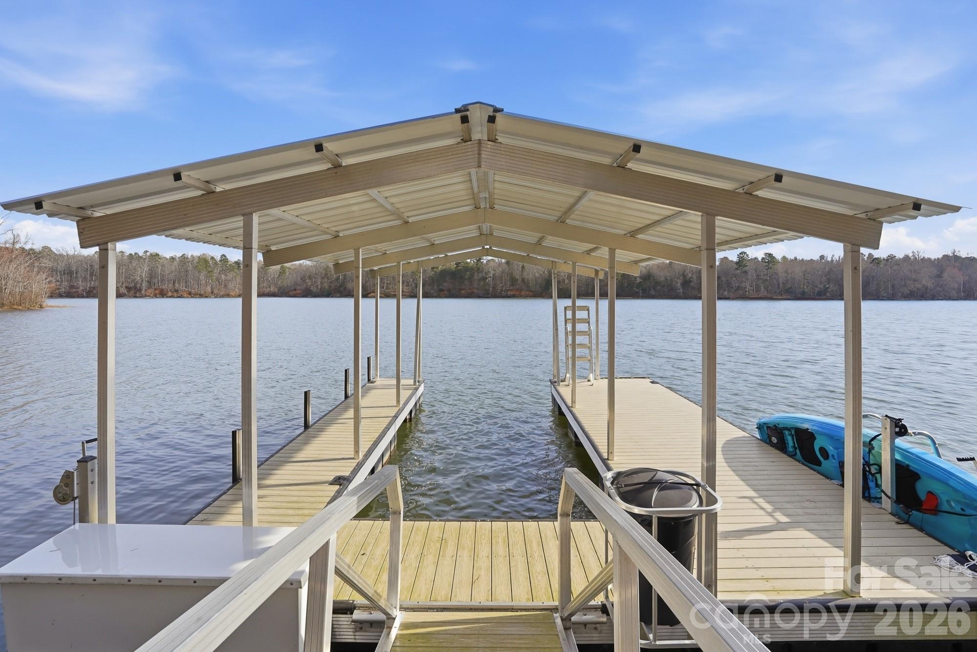 Imagery On Mtn Island - Residential