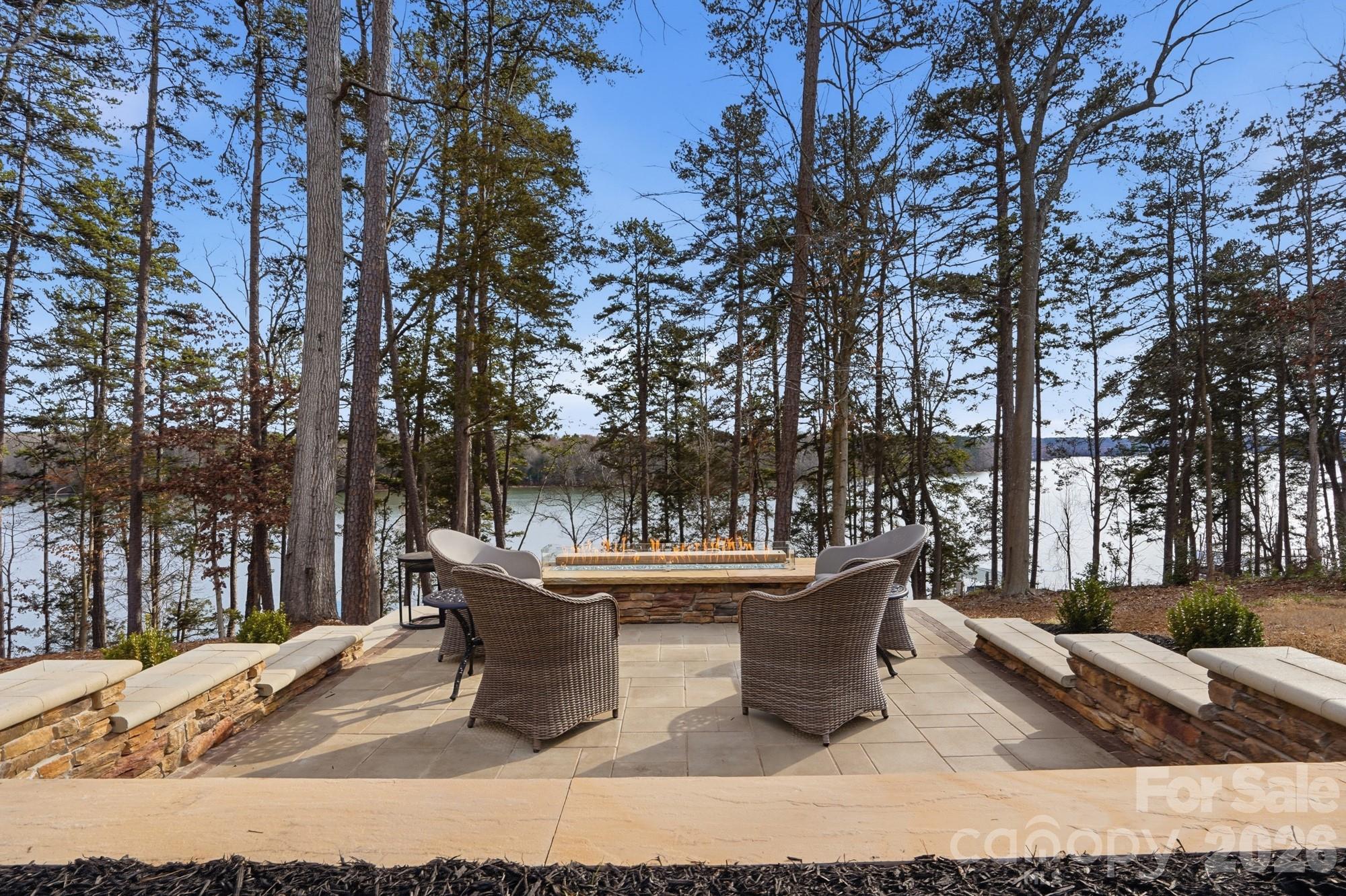 Imagery On Mtn Island - Residential