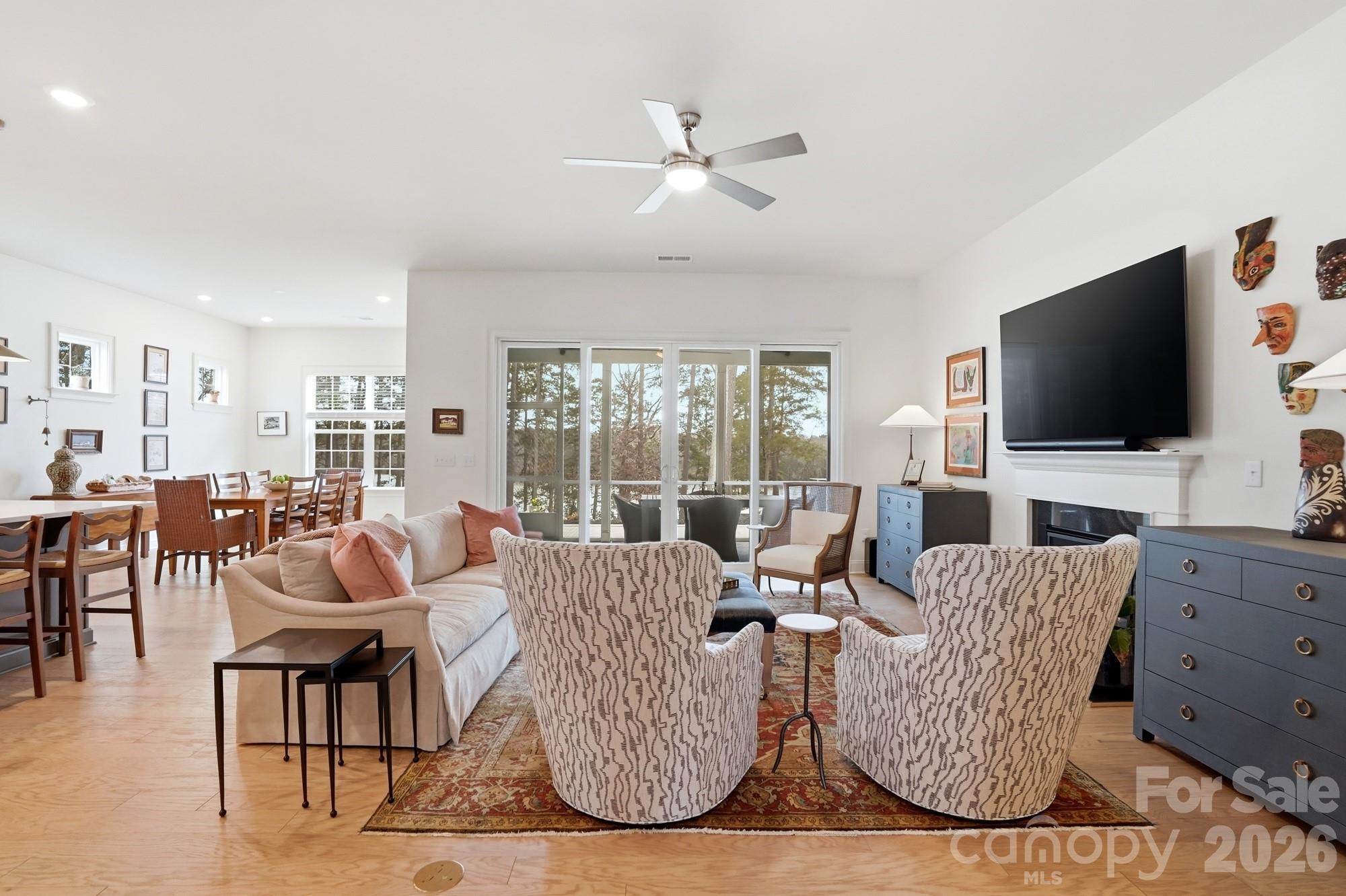 Imagery On Mtn Island - Residential