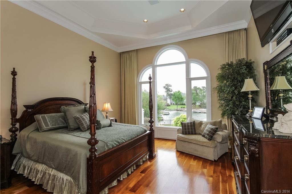 The Peninsula - Residential