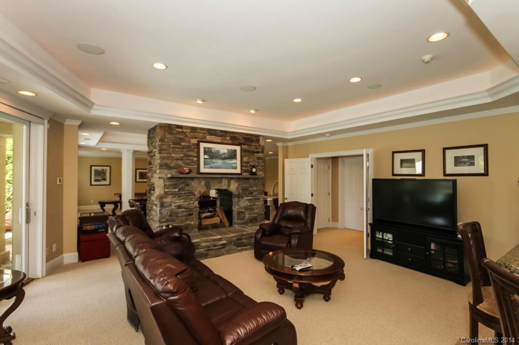 The Peninsula - Residential