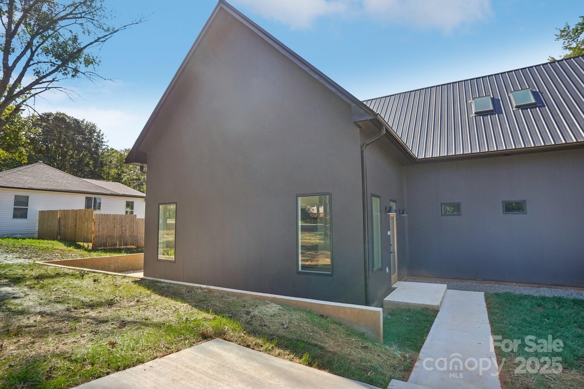 122 Laura Road B