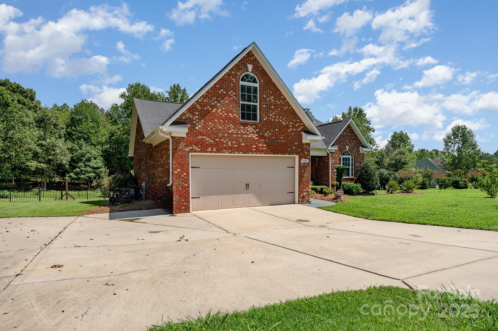 600 Old Hardin Road