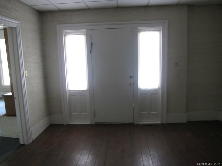 Beautiful Historic building close to City Hall and Municipal Courts.  Walking distance to entertainment/restaurant district.  Painted 2014, updated electrical 2014.  Can be divided 1376 sf side A and 1254 st on side B.  Contains breakroom/kitchen, and 3 bathrooms (1 full).