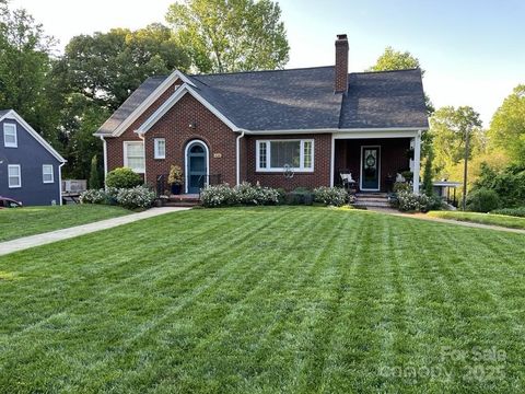 628 W 8th Street Newton NC 28658