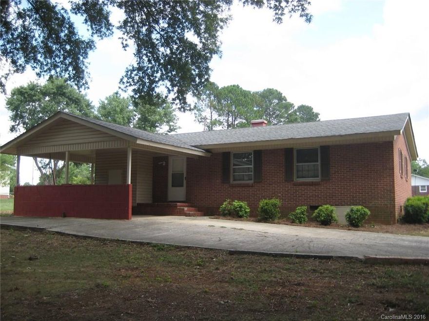 Brick & vinyl Ranch with side porch (2016); all flooring in home in home replaced, interior painted including walls, ceilings, trim & cabinets, kitchen range hood replaced, ceiling fans in family room & (1) Bedroom, blinds replaced, close to I-77, fenced yard, .43 acre lot.