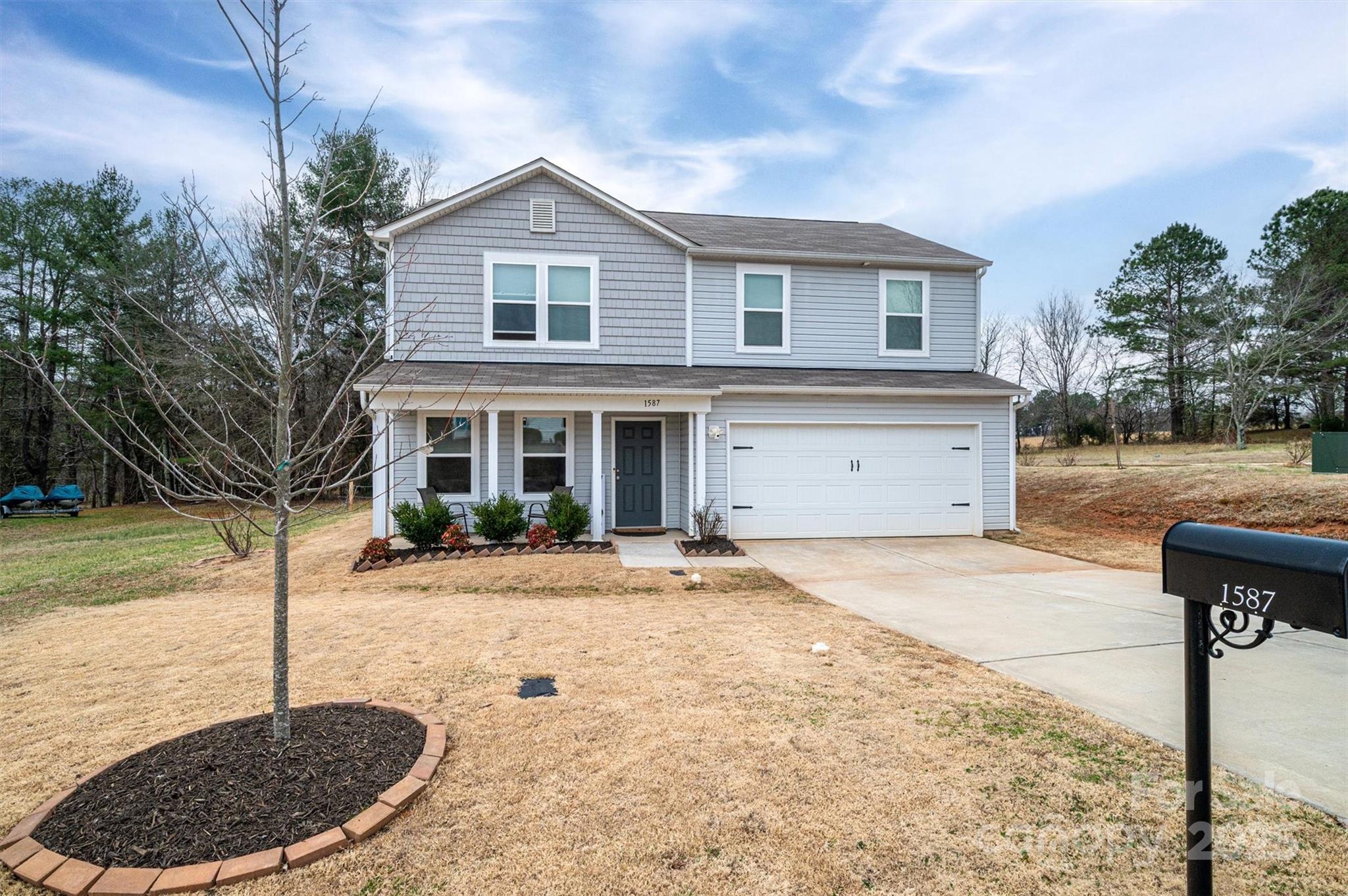 Newton, North Carolina 28658, United States, 4 Bedrooms Bedrooms, ,3 BathroomsBathrooms,Residential,Under Contract,81387