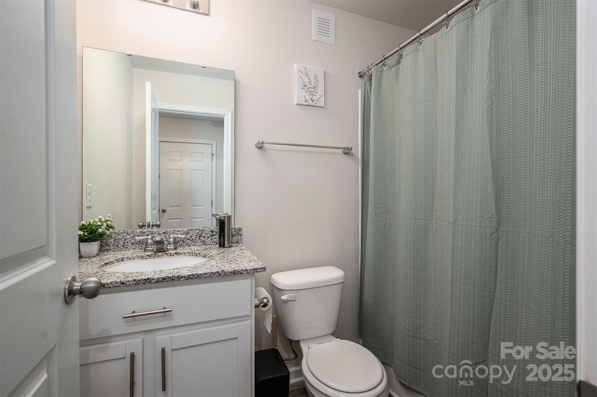 Newton, North Carolina 28658, United States, 4 Bedrooms Bedrooms, ,3 BathroomsBathrooms,Residential,Under Contract,81387