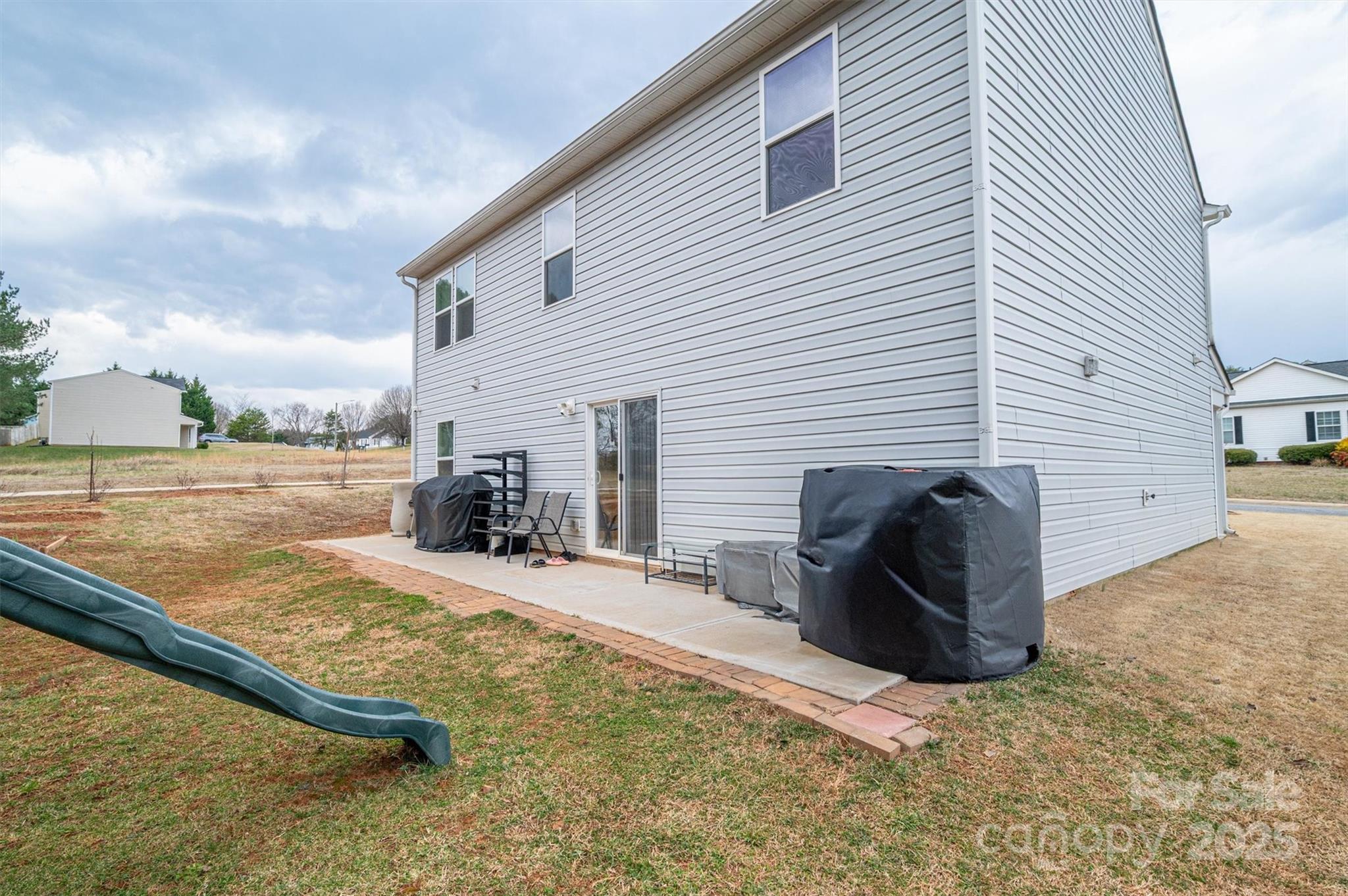 Newton, North Carolina 28658, United States, 4 Bedrooms Bedrooms, ,3 BathroomsBathrooms,Residential,Under Contract,81387