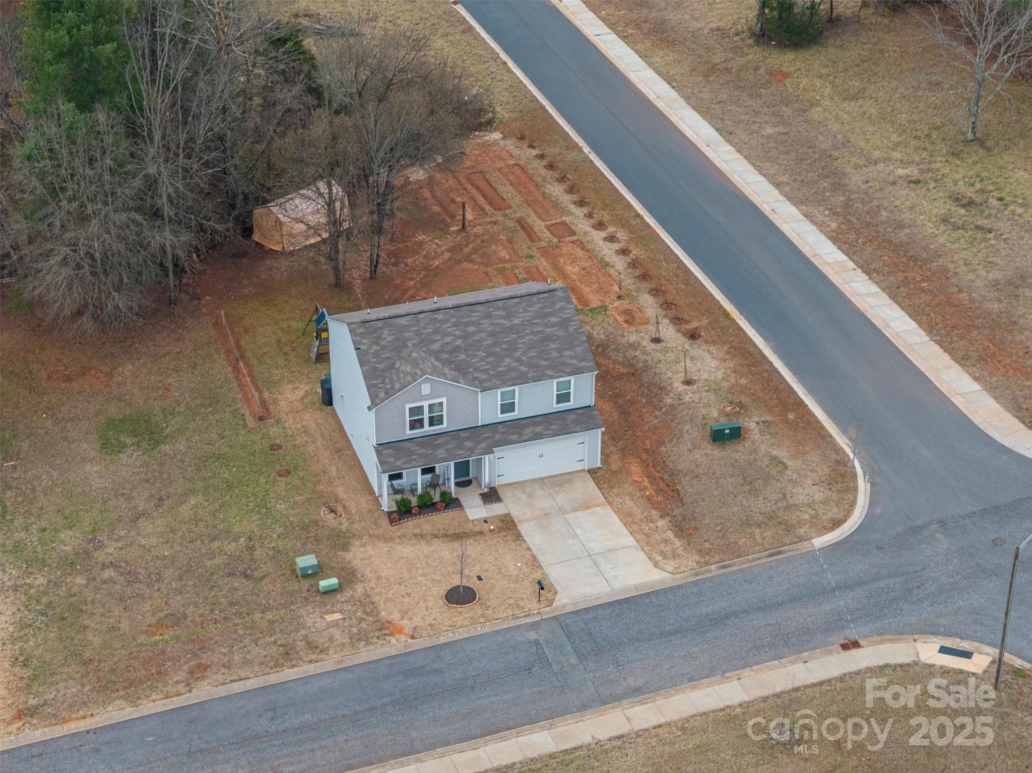 Newton, North Carolina 28658, United States, 4 Bedrooms Bedrooms, ,3 BathroomsBathrooms,Residential,Under Contract,81387