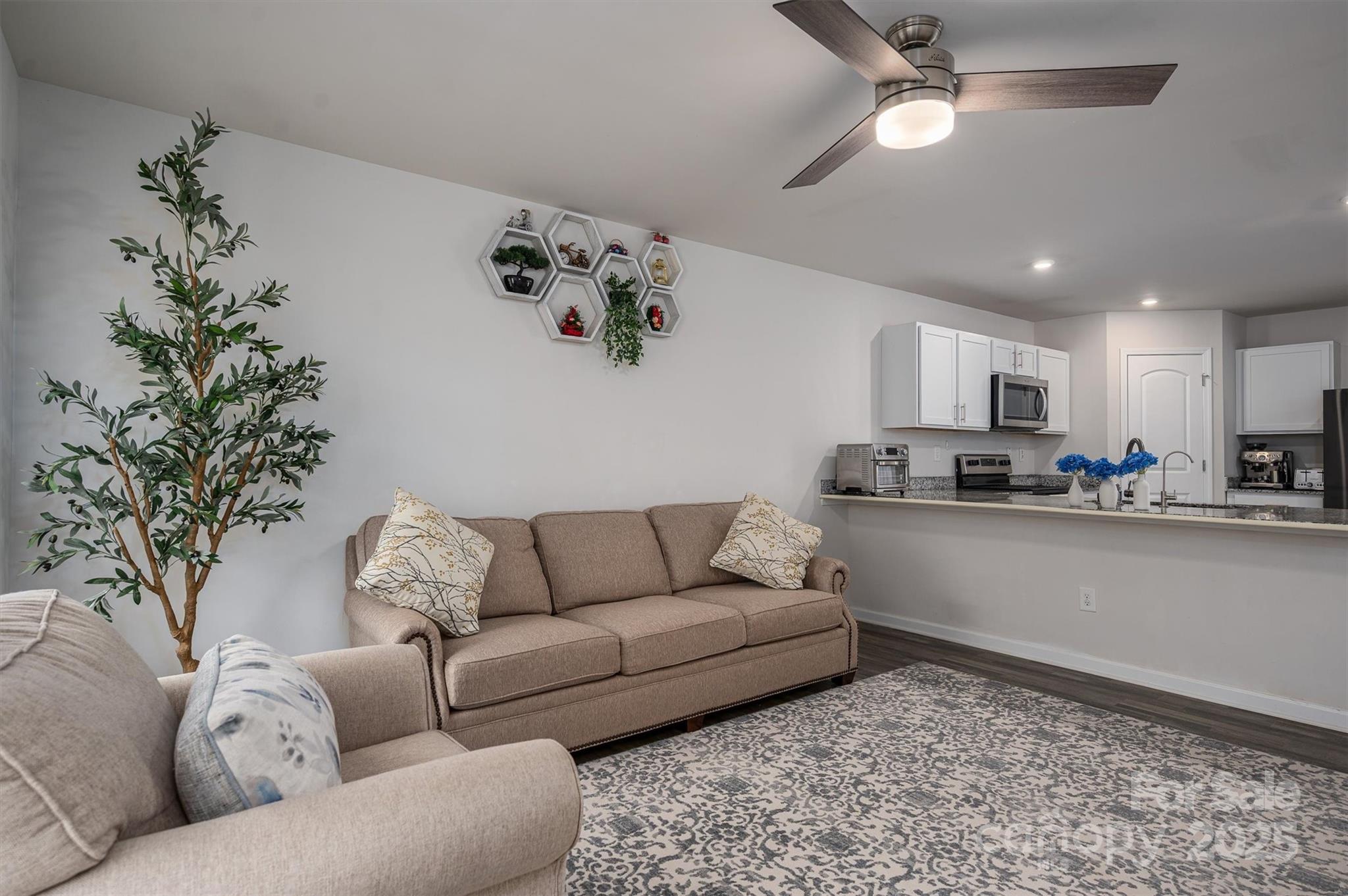 Newton, North Carolina 28658, United States, 4 Bedrooms Bedrooms, ,3 BathroomsBathrooms,Residential,Under Contract,81387