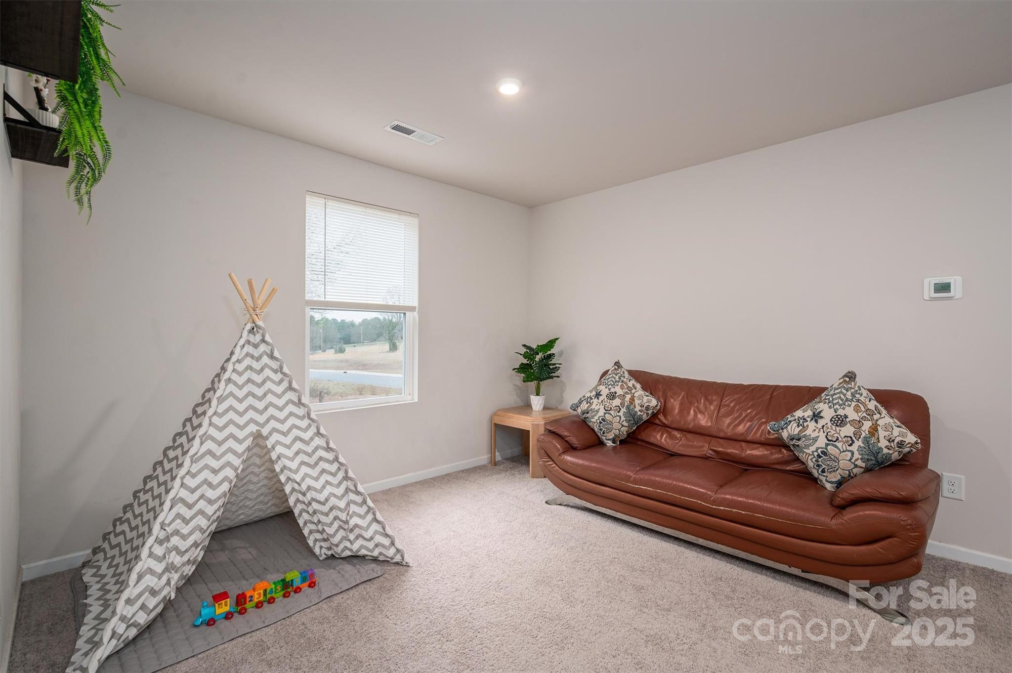 Newton, North Carolina 28658, United States, 4 Bedrooms Bedrooms, ,3 BathroomsBathrooms,Residential,Under Contract,81387