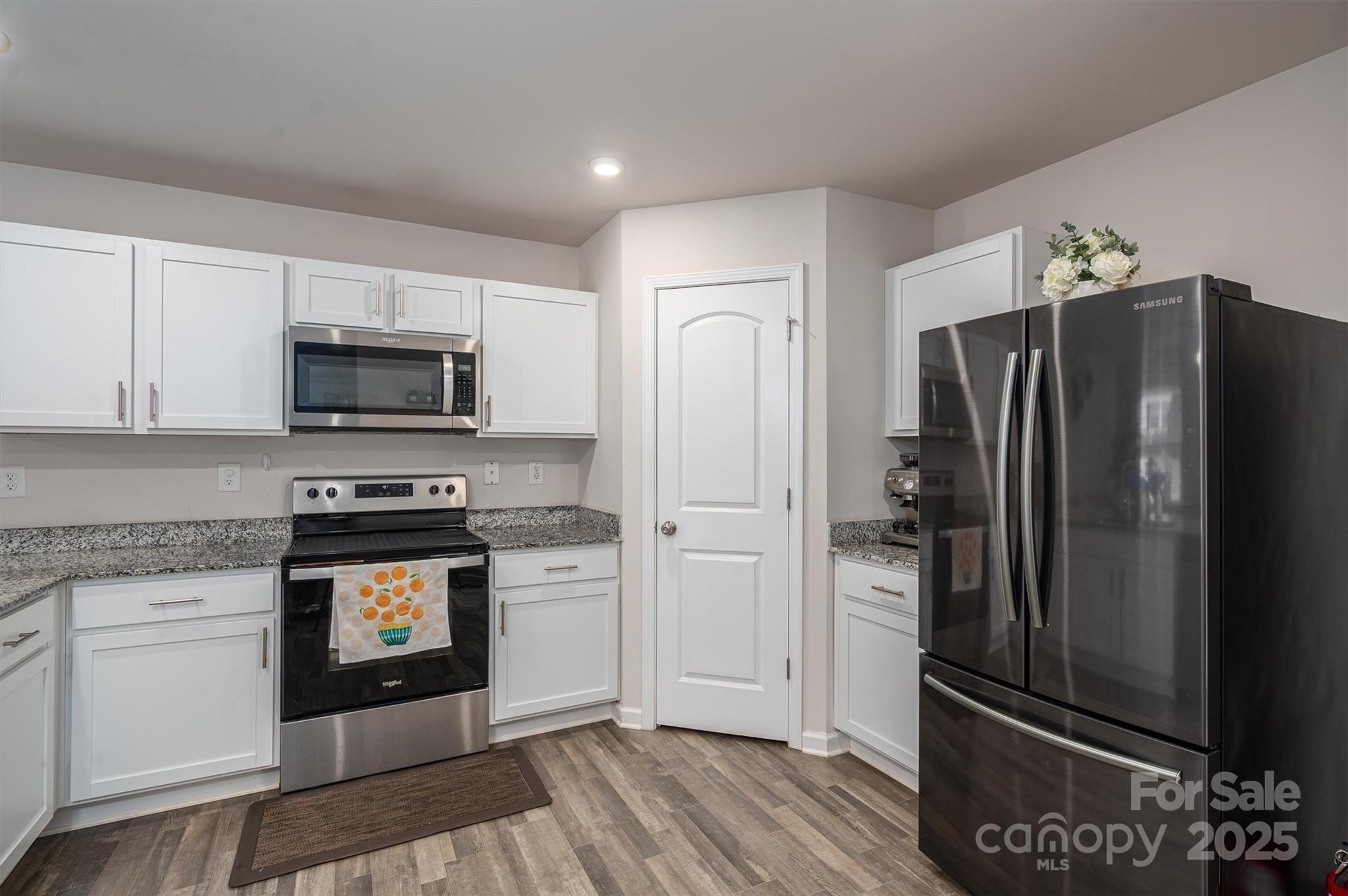 Newton, North Carolina 28658, United States, 4 Bedrooms Bedrooms, ,3 BathroomsBathrooms,Residential,Under Contract,81387