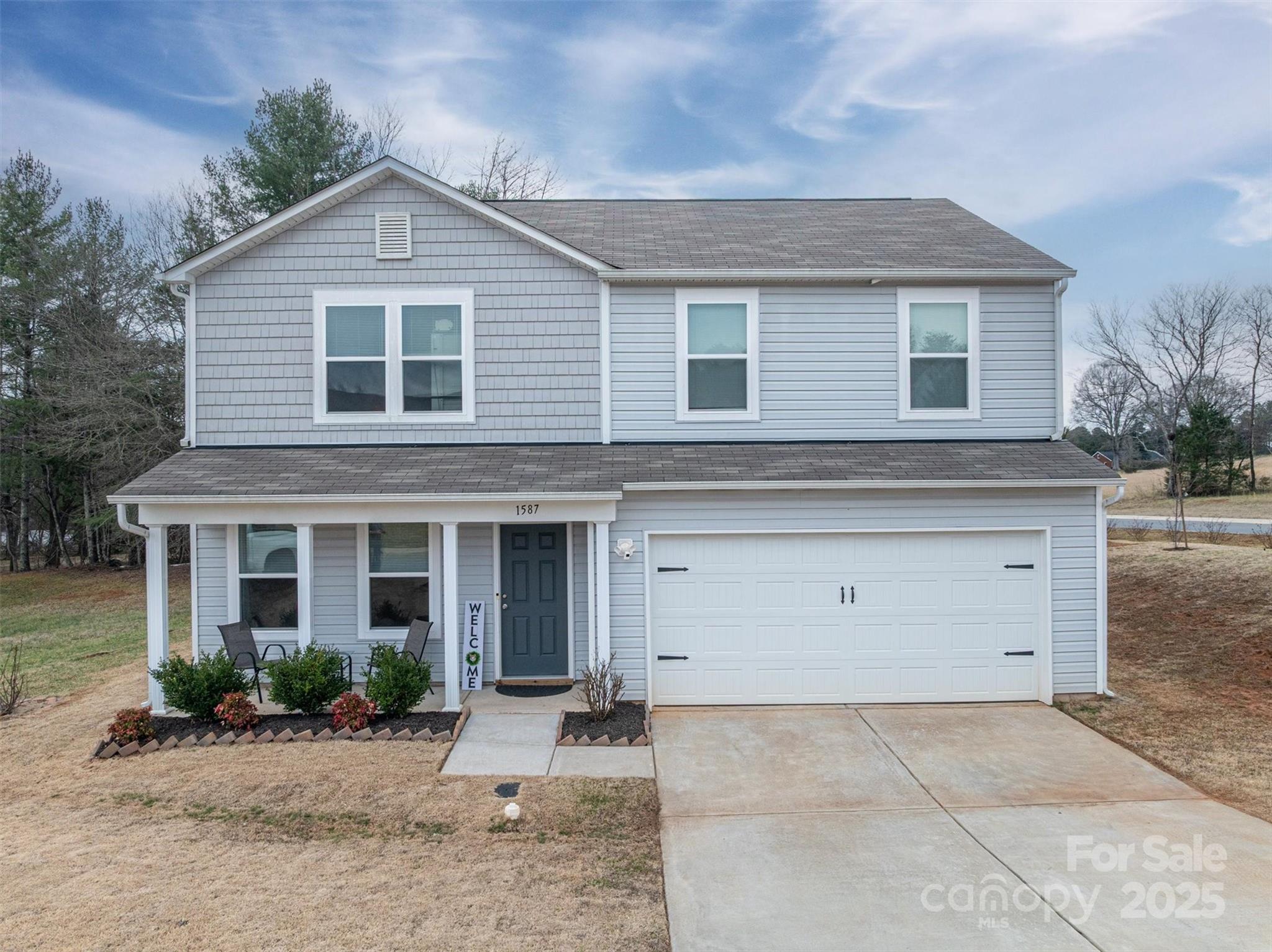 Newton, North Carolina 28658, United States, 4 Bedrooms Bedrooms, ,3 BathroomsBathrooms,Residential,Under Contract,81387