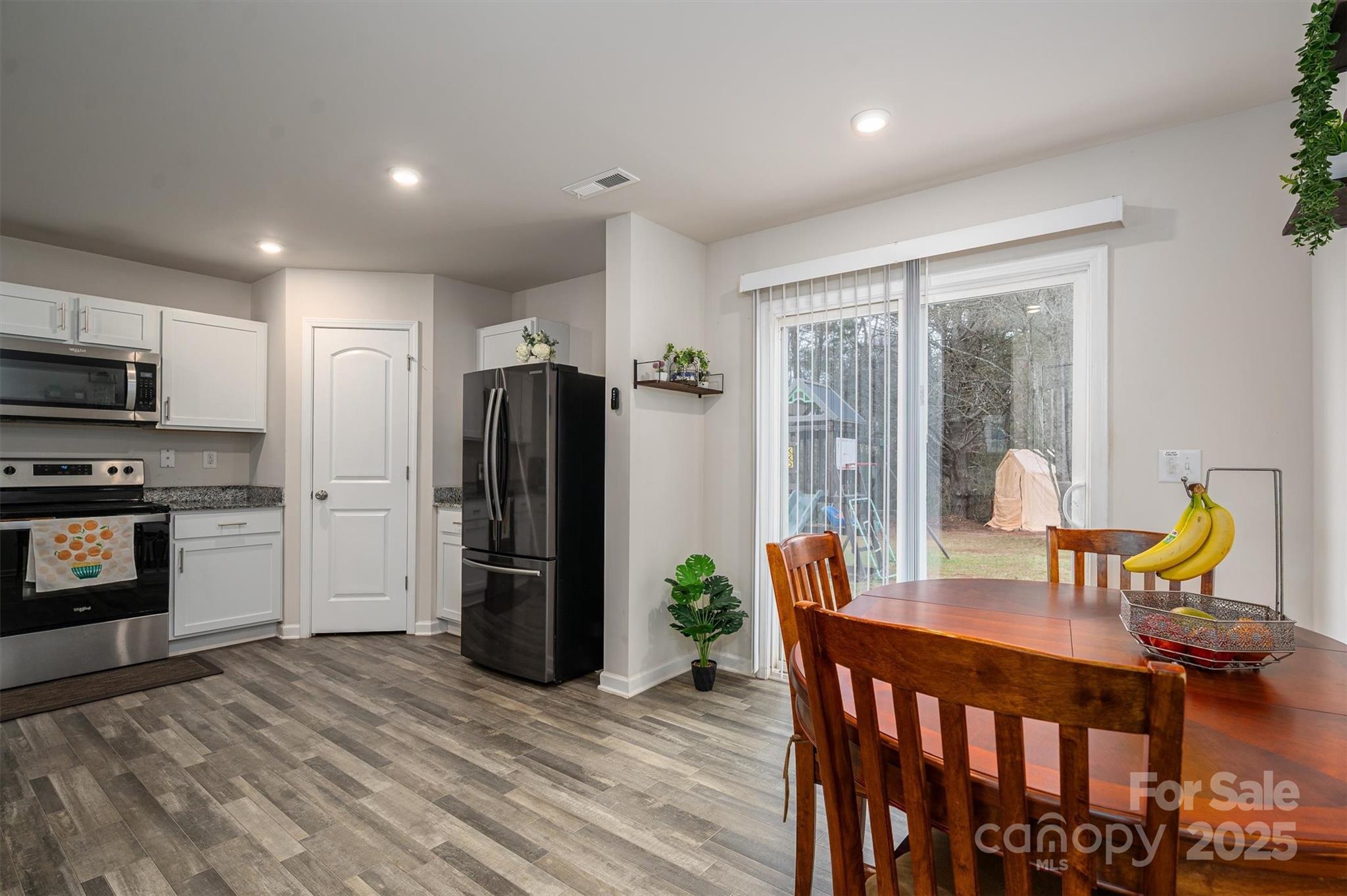 Newton, North Carolina 28658, United States, 4 Bedrooms Bedrooms, ,3 BathroomsBathrooms,Residential,Under Contract,81387