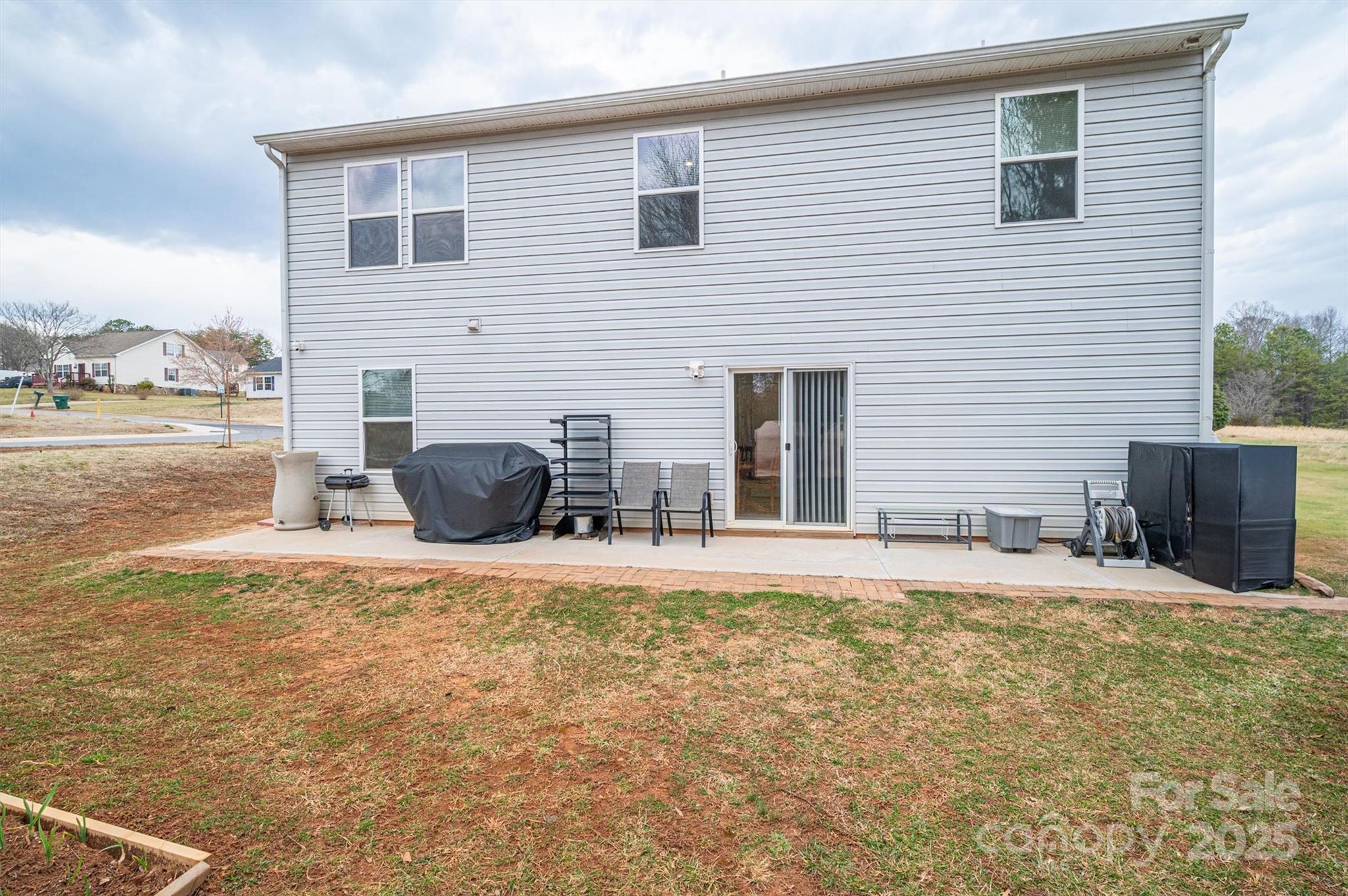 Newton, North Carolina 28658, United States, 4 Bedrooms Bedrooms, ,3 BathroomsBathrooms,Residential,Under Contract,81387