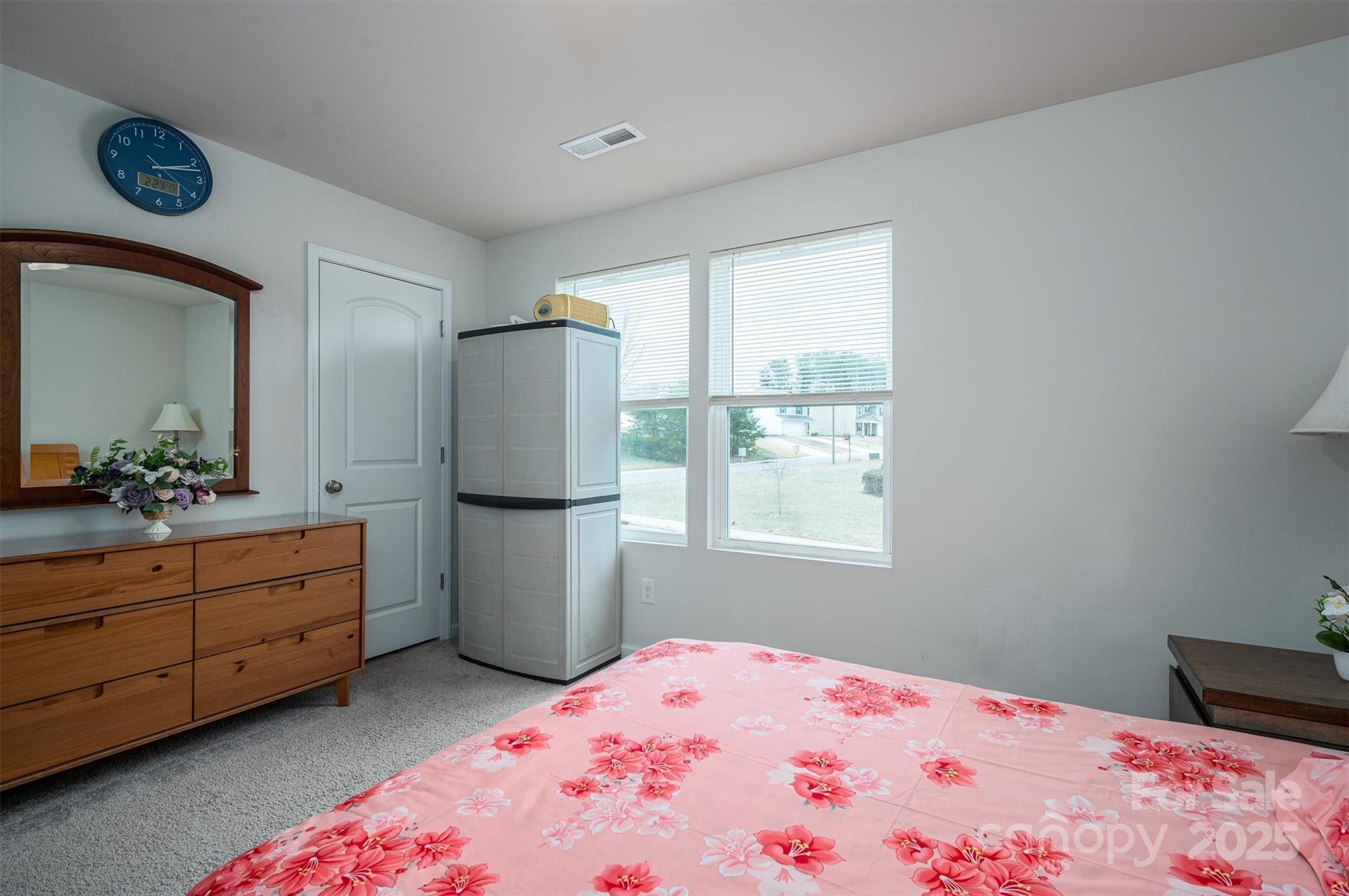 Newton, North Carolina 28658, United States, 4 Bedrooms Bedrooms, ,3 BathroomsBathrooms,Residential,Under Contract,81387