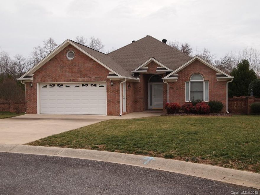 Great full brick home! Cul-de-sac lot w/beautiful brick fencing and landscaping. Spacious floor plan-vaulted ceiling great room, fireplace, columns separate formal dining, large kitchen w/ bar and breakfast area with lots of windows. Master bath has jetted tub, sep. shower, walk-in closet.  Attached 2-car garage has work area and stairs to attic. Must see!