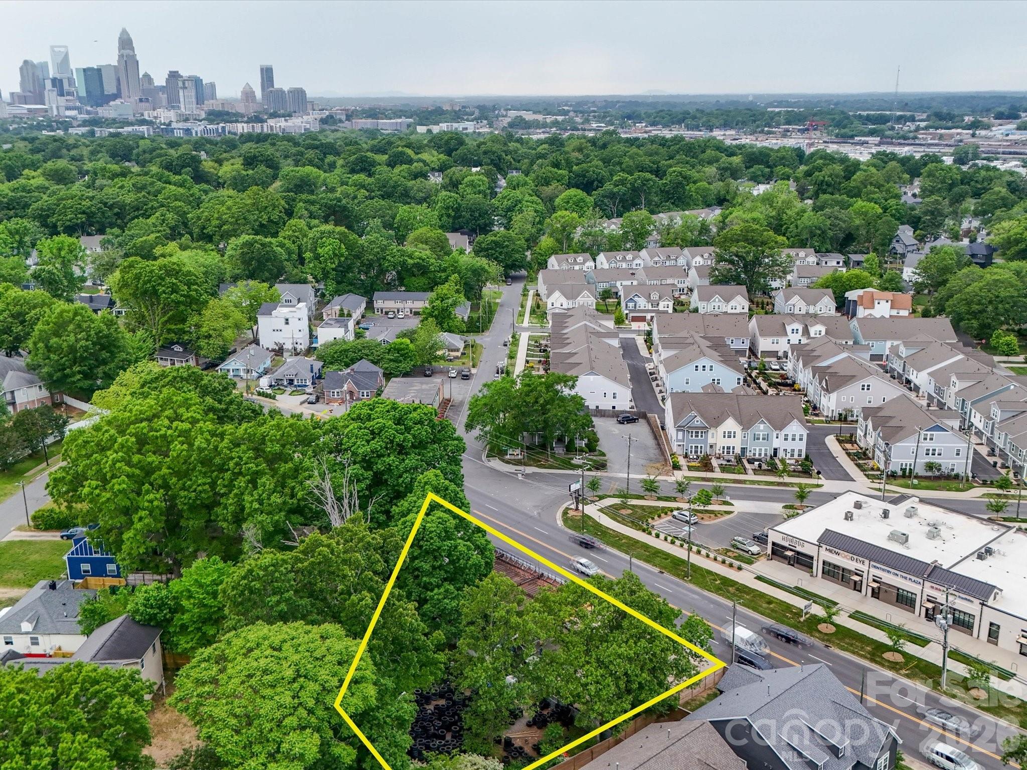 2522 The Plaza Plaza