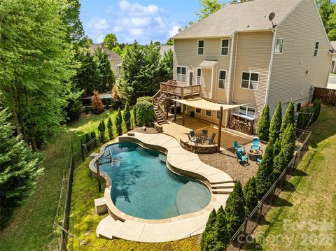 Photo of 980 Autumn Glen Court, Clover, SC 29710 (MLS # 4351280)