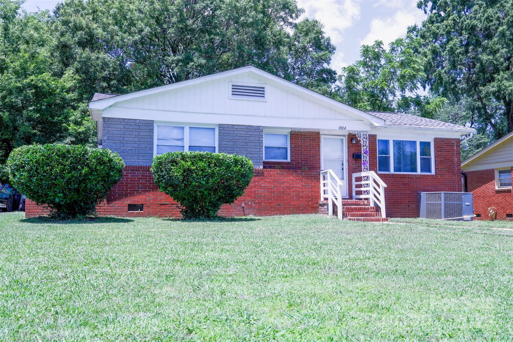 1926 Eastway Drive