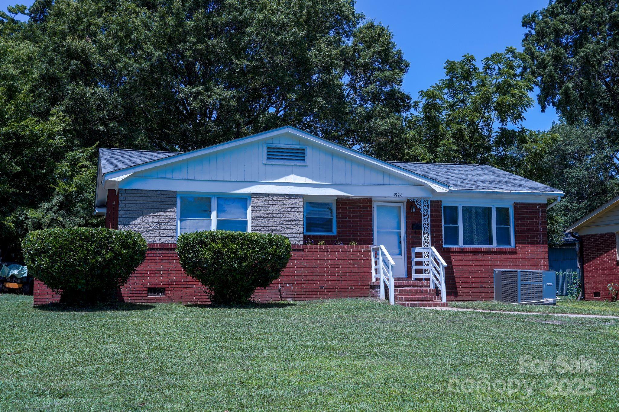 1926 Eastway Drive