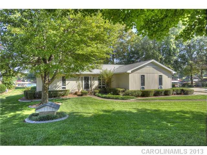 Older, well maintained waterfront home on beautiful .624 acre choice lot with 156 ft. waterfront in desirable Country Club Shores, off I-77. Convenient to restaurants,entertainment,schools, shopping, banking, and most everything else. Voluntary HOA, natural gas logs, alarm system, sealed crawl space, Auto irrigation system. 2 decks, lake front office, Anderson windows, dock watering system.