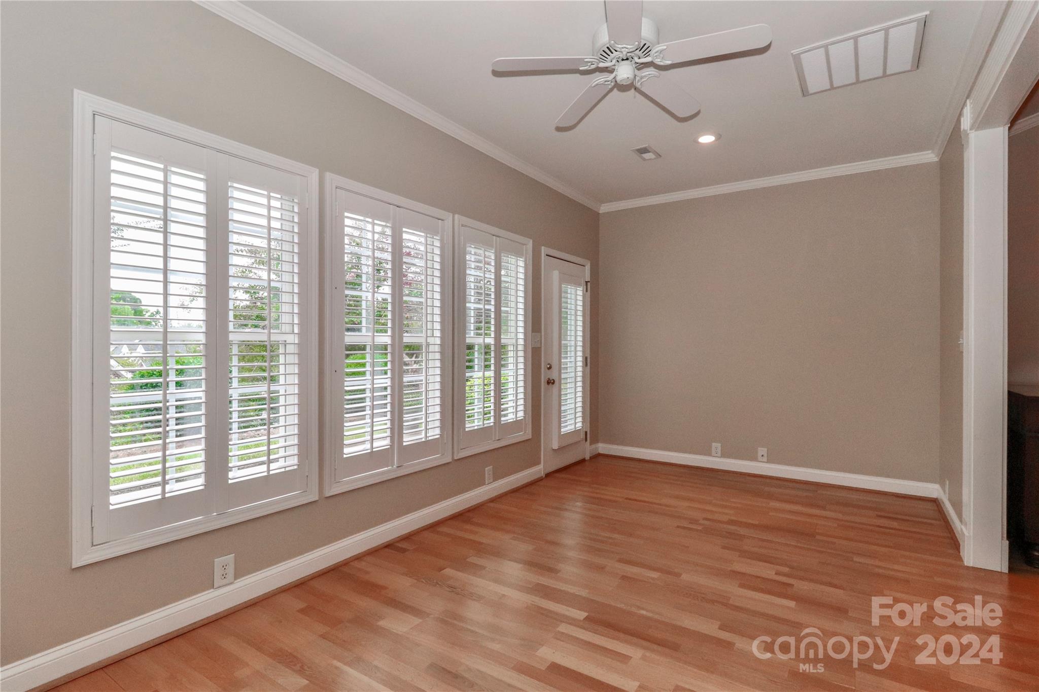 Queens Crest Townhouses - Residential